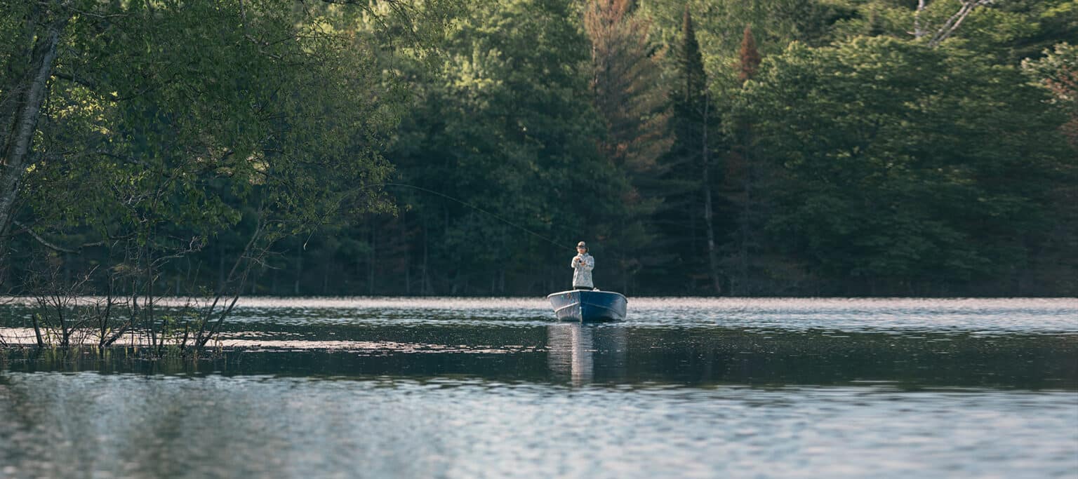A small boat in the middle of a lake.